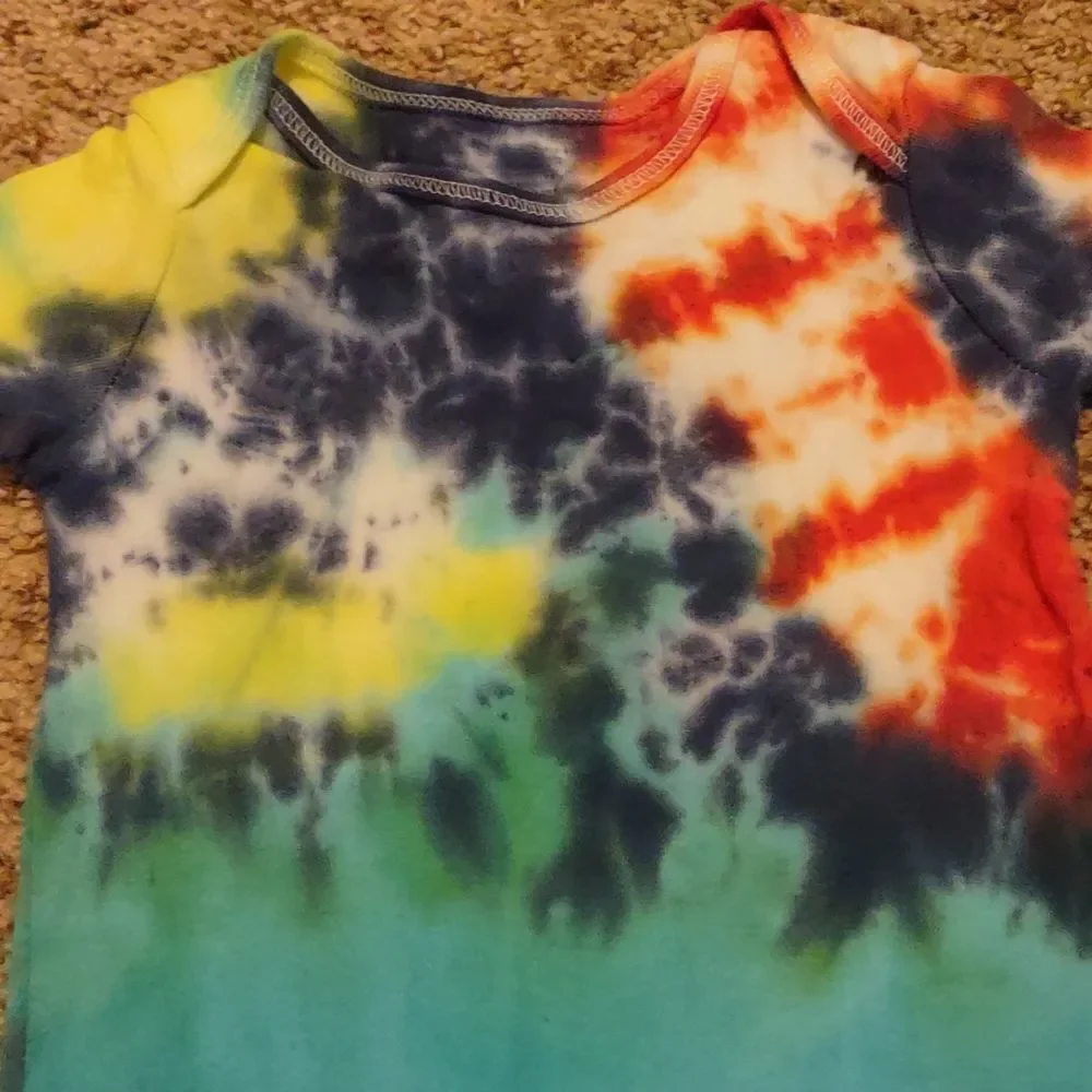 Carter's onesie tie dye size 9 months‎